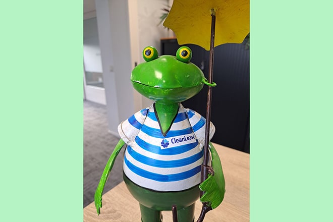 Een porseleinen Opkikker-figuurtje.